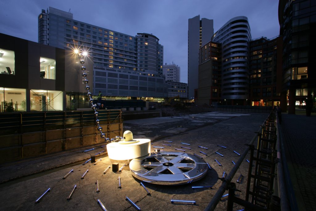 Plug & Chain: giant plug and chain sculpture at Paddington Basin, London